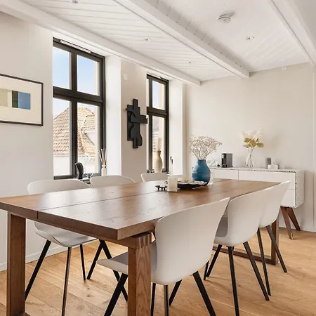 Appartement Top-floor W/ Private Patio And Work Space *