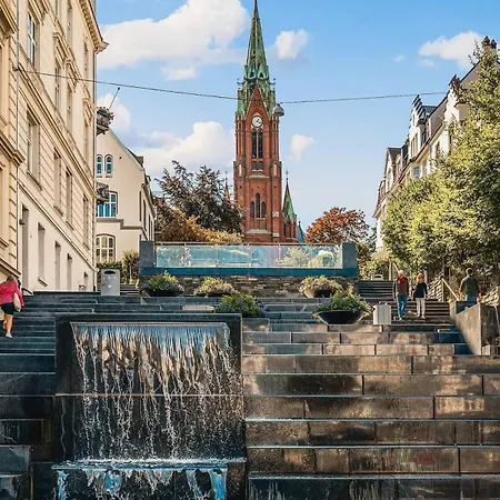 Appartement Top-floor W/ Private Patio And Work Space *