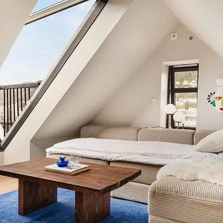 Top-floor W/ Private Patio And Work Space *