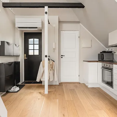 Top-floor W/ Private Patio And Work Space * Берген